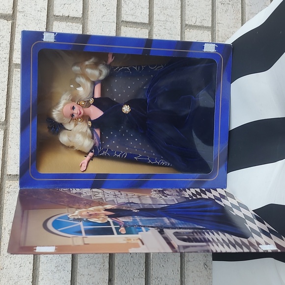 SAPPHIRE DREAM BARBIE/1995 - Picture 2 of 12